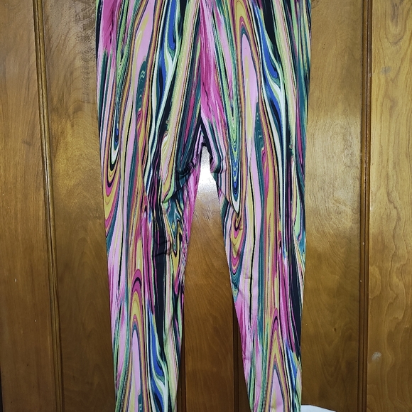 Women's 2pc Leisure Set - Picture 9 of 11